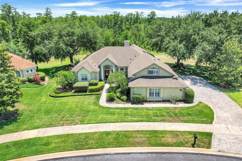 Activo con contrato: $930,000 (4 camas, 3 baños, 3178 Pies cuadrados)