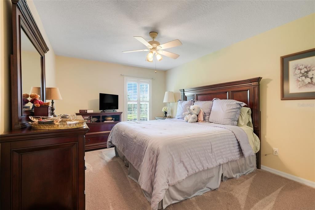 Activo con contrato: $930,000 (4 camas, 3 baños, 3178 Pies cuadrados)