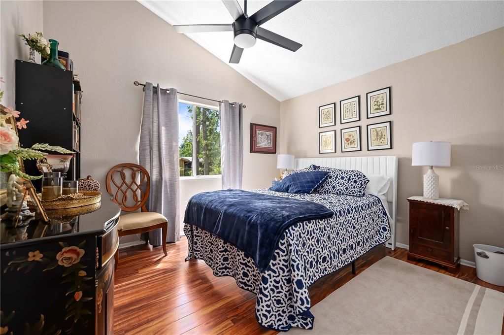 待售: $229,000 (2 贝兹, 2 浴室, 1309 平方英尺)