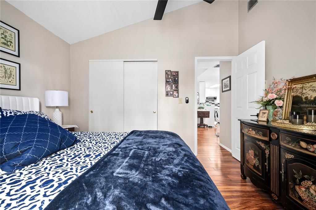 待售: $229,000 (2 贝兹, 2 浴室, 1309 平方英尺)