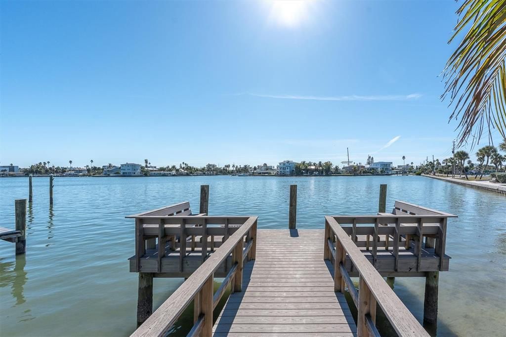 На продажу: $890,000 (0.18 acres)