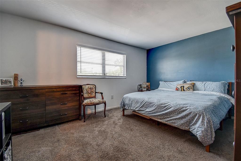 Под контрактом: $149,900 (1 спален, 1 ванн, 640 Квадратных фут)