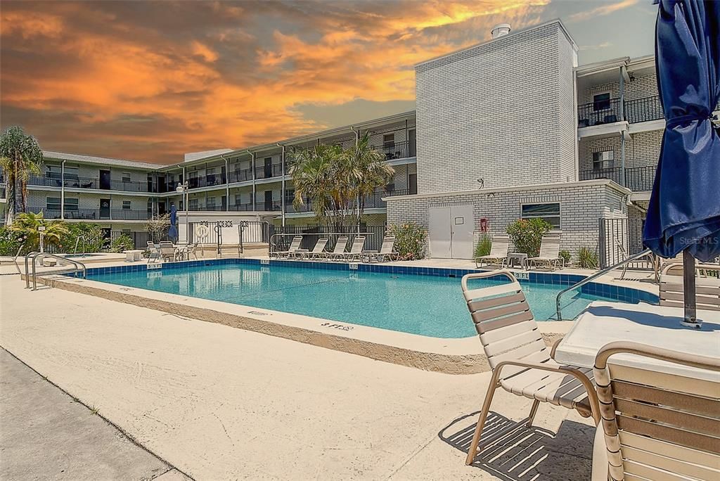 Под контрактом: $149,900 (1 спален, 1 ванн, 640 Квадратных фут)