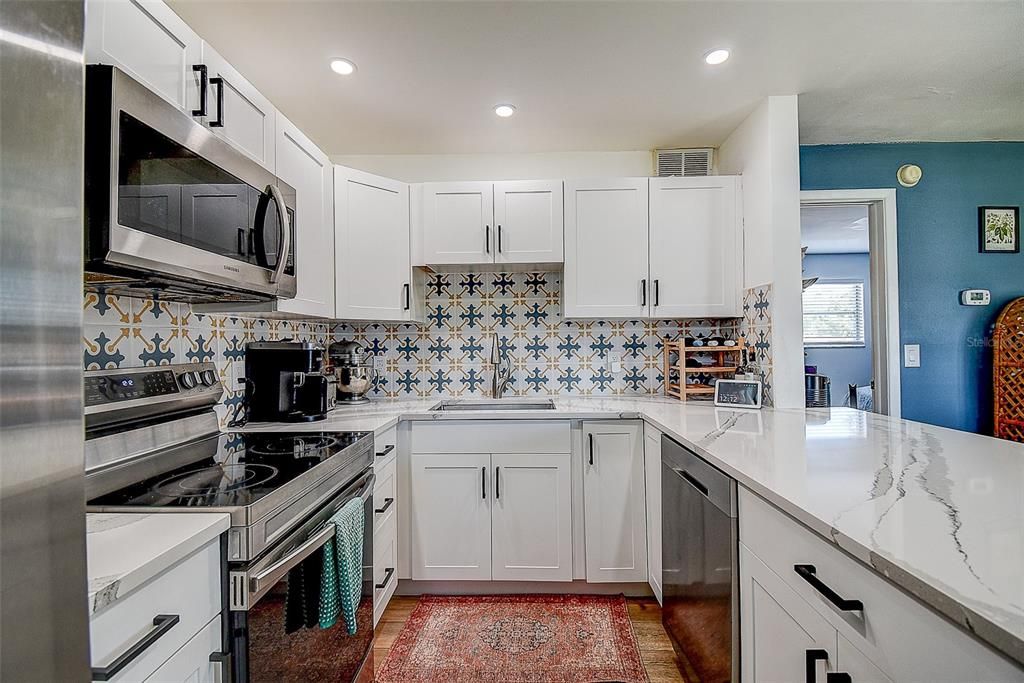 Под контрактом: $149,900 (1 спален, 1 ванн, 640 Квадратных фут)