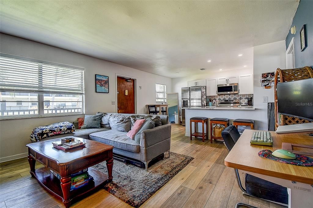 Под контрактом: $149,900 (1 спален, 1 ванн, 640 Квадратных фут)