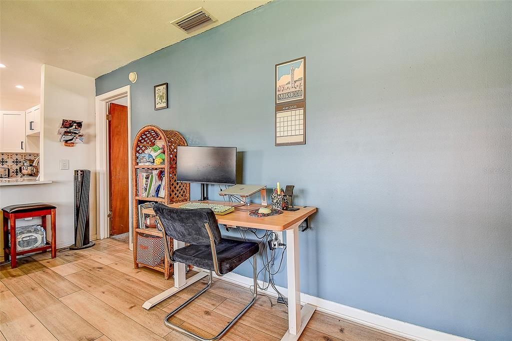 Под контрактом: $149,900 (1 спален, 1 ванн, 640 Квадратных фут)