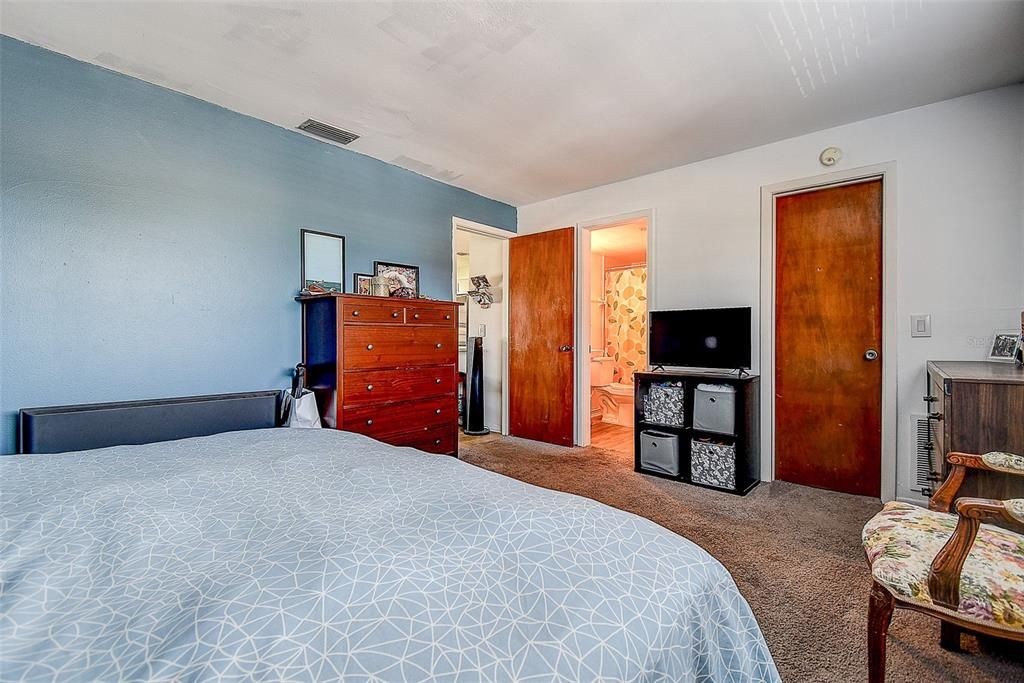 Под контрактом: $149,900 (1 спален, 1 ванн, 640 Квадратных фут)