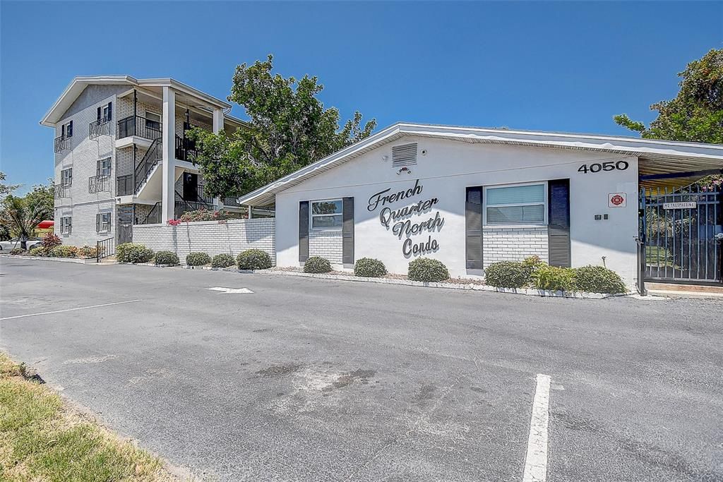 Под контрактом: $149,900 (1 спален, 1 ванн, 640 Квадратных фут)