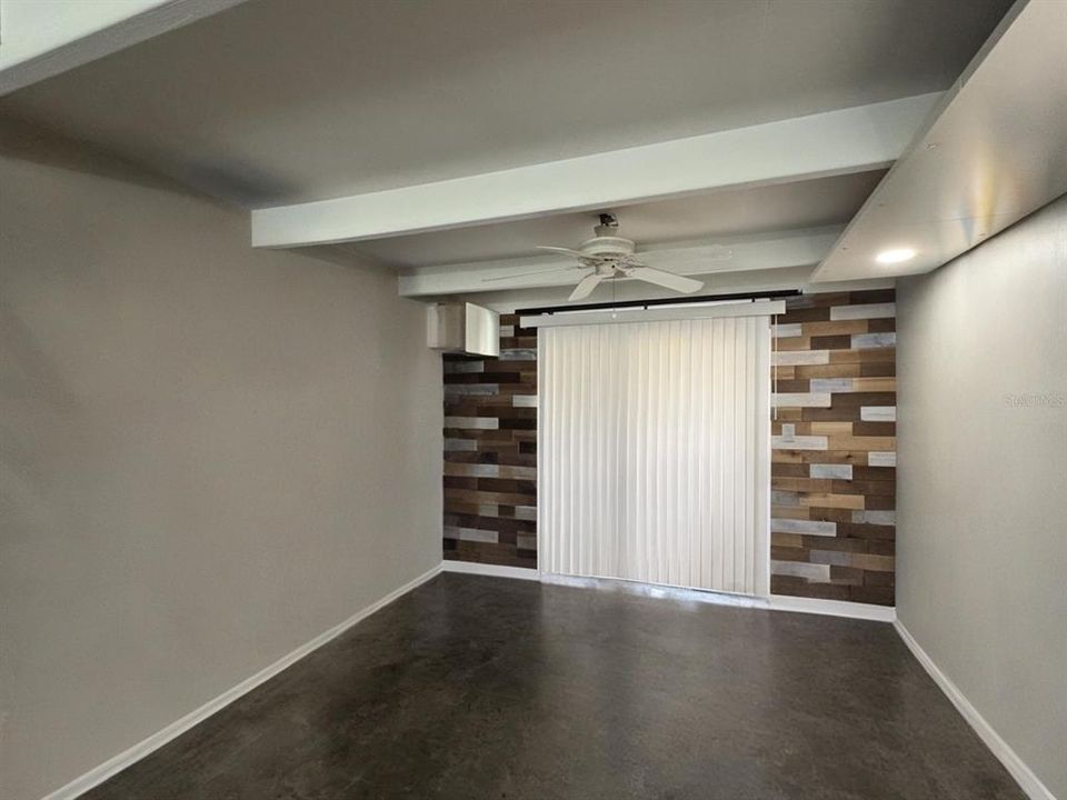 待售: $124,900 (1 贝兹, 1 浴室, 648 平方英尺)