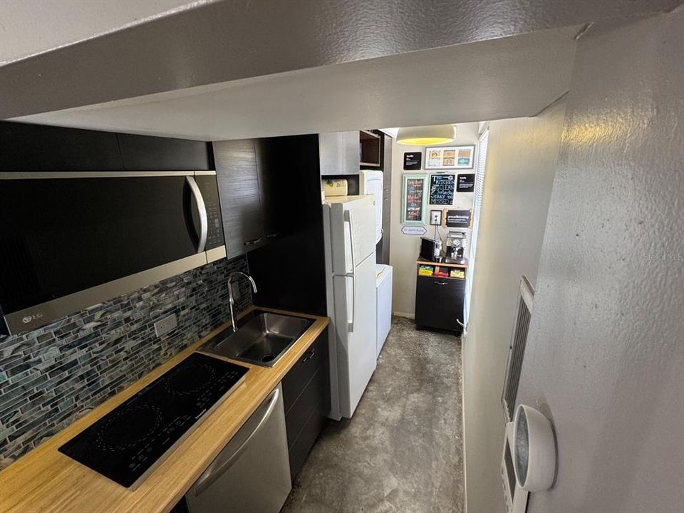 待售: $124,900 (1 贝兹, 1 浴室, 648 平方英尺)