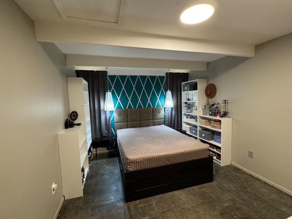 待售: $124,900 (1 贝兹, 1 浴室, 648 平方英尺)