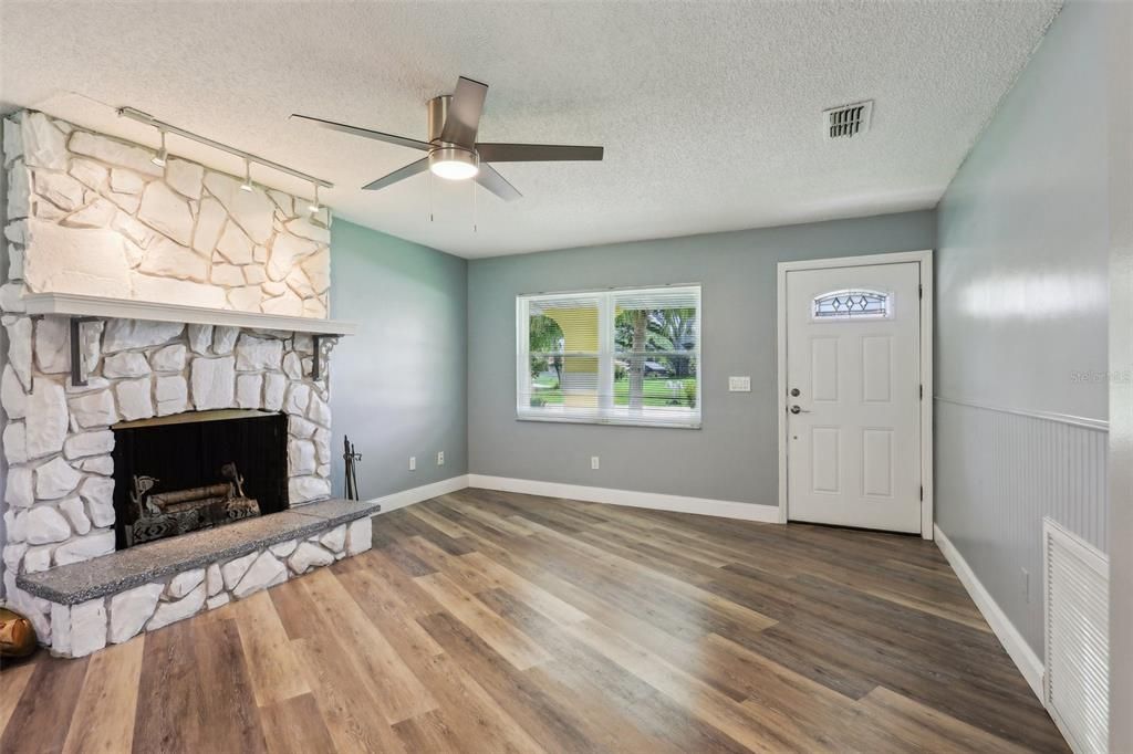 For Sale: $270,000 (3 beds, 1 baths, 1656 Square Feet)