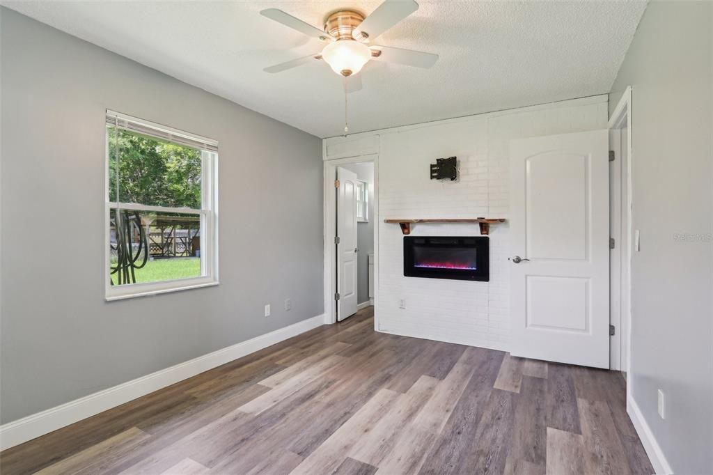 For Sale: $270,000 (3 beds, 1 baths, 1656 Square Feet)