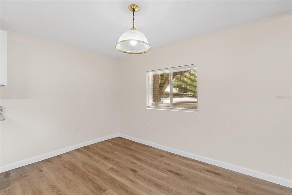 На продажу: $250,000 (3 спален, 2 ванн, 1152 Квадратных фут)