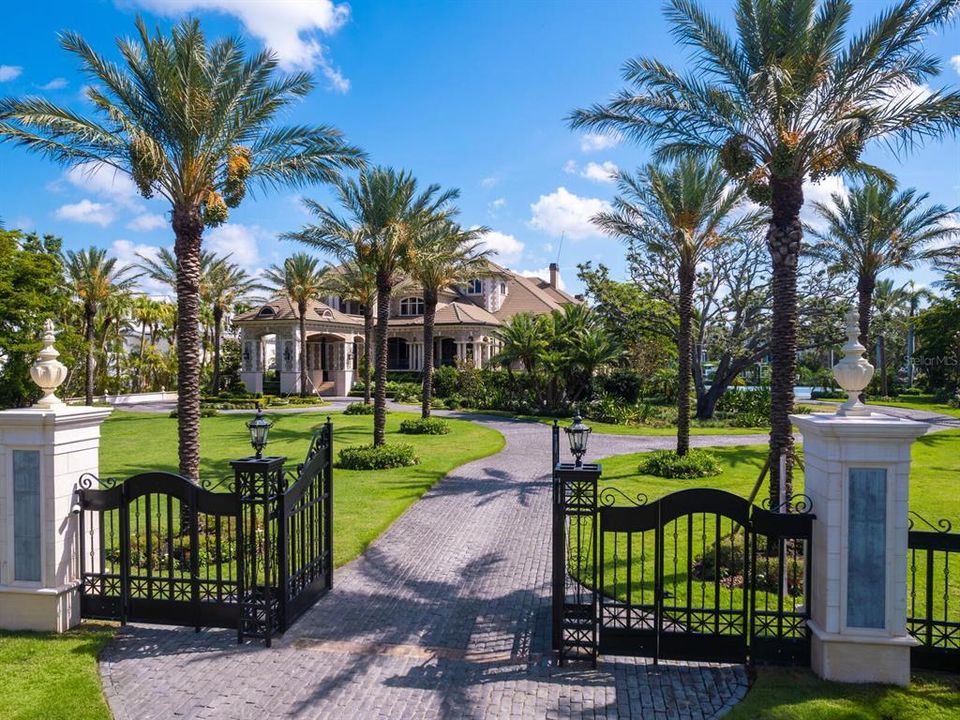 For Sale: $17,350,000 (6 beds, 7 baths, 11588 Square Feet)