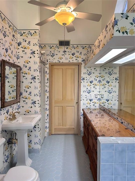 Active With Contract: $749,999 (4 beds, 4 baths, 5287 Square Feet)