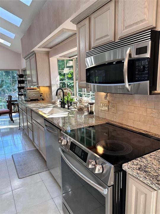 Active With Contract: $749,999 (4 beds, 4 baths, 5287 Square Feet)