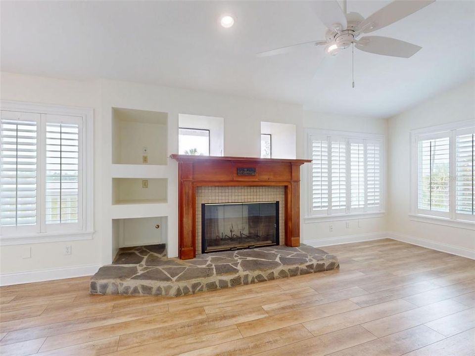 For Sale: $1,150,000 (4 beds, 3 baths, 2876 Square Feet)