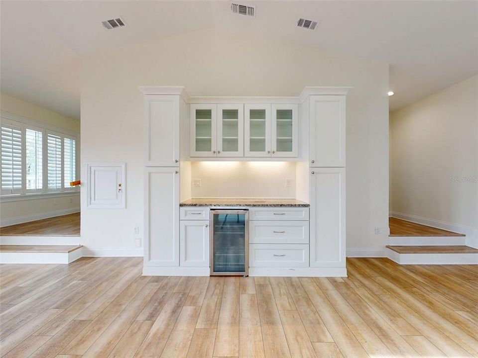 For Sale: $1,150,000 (4 beds, 3 baths, 2876 Square Feet)