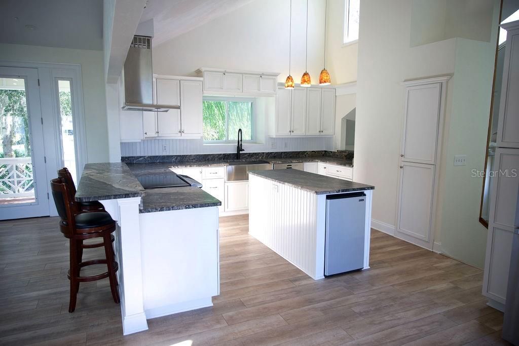 For Sale: $1,150,000 (4 beds, 3 baths, 2876 Square Feet)