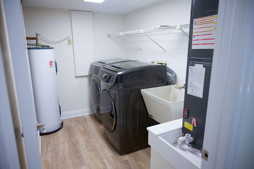 For Sale: $1,150,000 (4 beds, 3 baths, 2876 Square Feet)