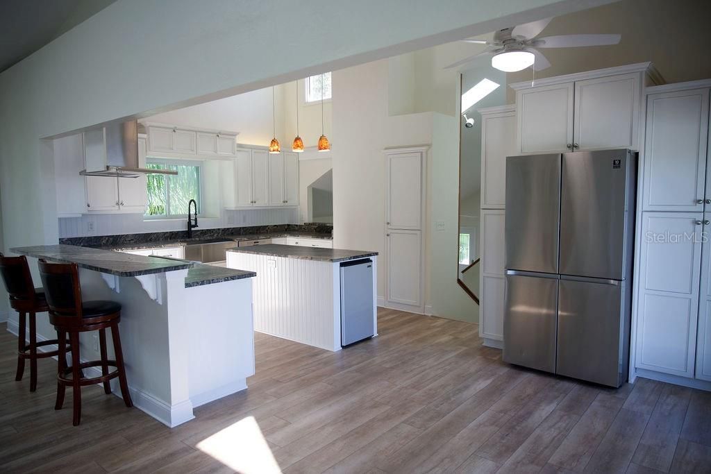 For Sale: $1,150,000 (4 beds, 3 baths, 2876 Square Feet)