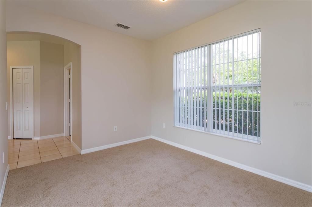 合同活跃: $339,900 (4 贝兹, 2 浴室, 1980 平方英尺)