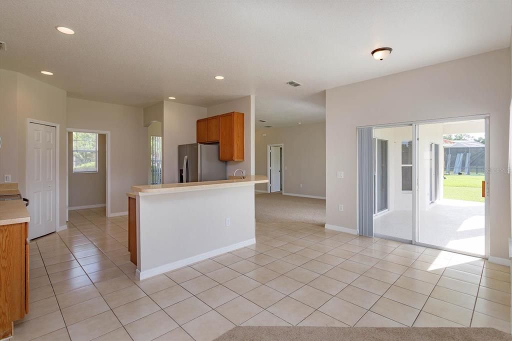 合同活跃: $339,900 (4 贝兹, 2 浴室, 1980 平方英尺)