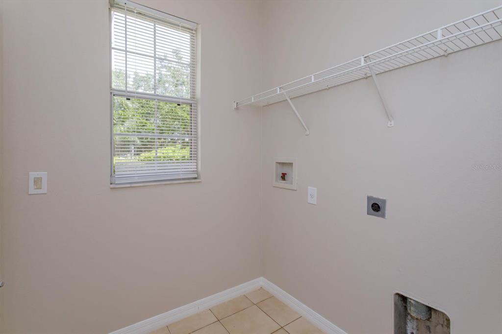 合同活跃: $339,900 (4 贝兹, 2 浴室, 1980 平方英尺)