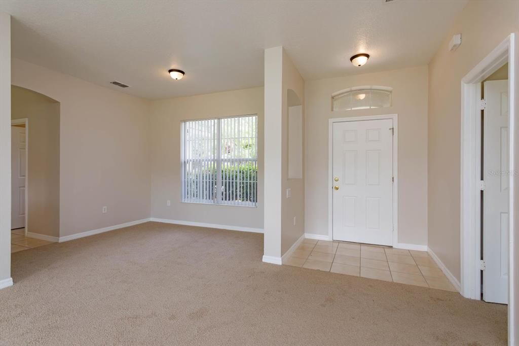 合同活跃: $339,900 (4 贝兹, 2 浴室, 1980 平方英尺)