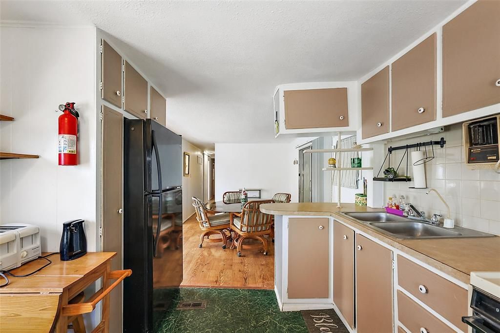 Activo con contrato: $107,000 (2 camas, 2 baños, 710 Pies cuadrados)