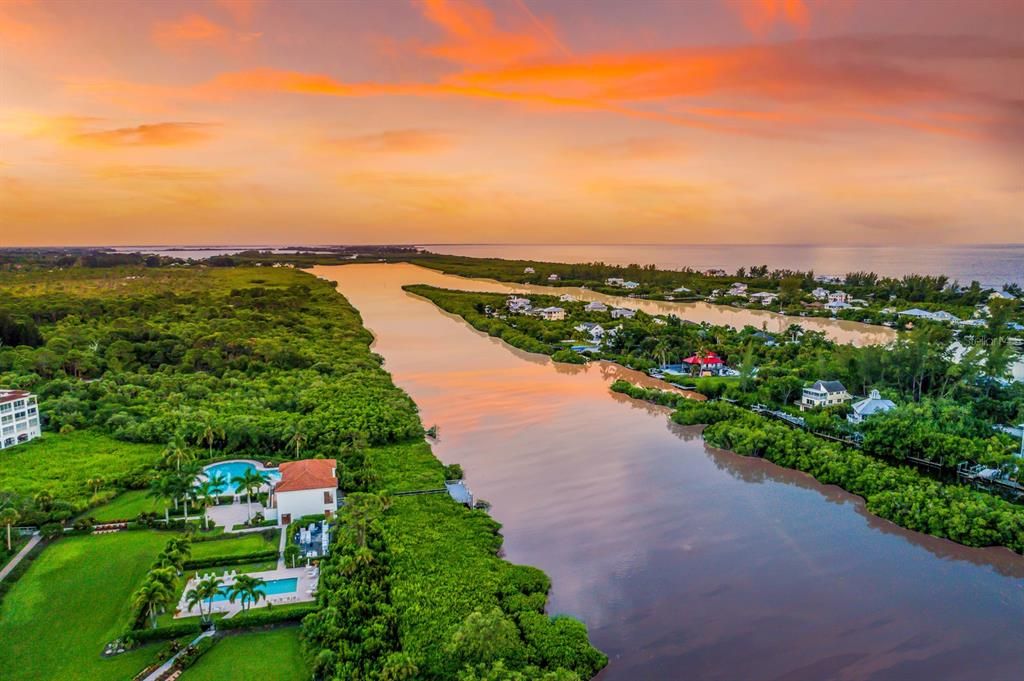 На продажу: $575,000 (2 спален, 2 ванн, 1688 Квадратных фут)