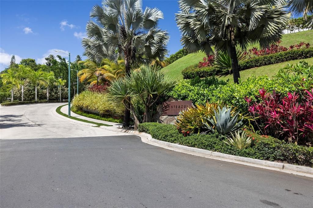 Под контрактом: $2,000,000 (4 спален, 3 ванн, 4500 Квадратных фут)