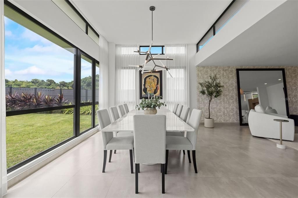 Под контрактом: $2,000,000 (4 спален, 3 ванн, 4500 Квадратных фут)