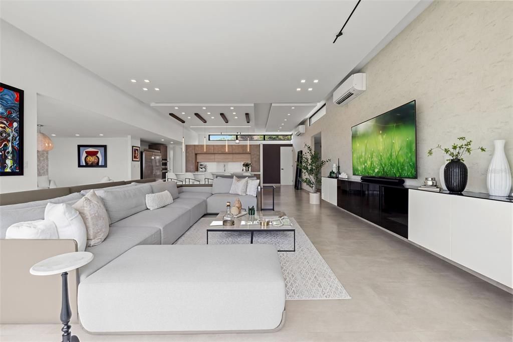 Под контрактом: $2,000,000 (4 спален, 3 ванн, 4500 Квадратных фут)