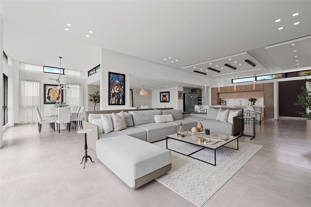 Под контрактом: $2,000,000 (4 спален, 3 ванн, 4500 Квадратных фут)