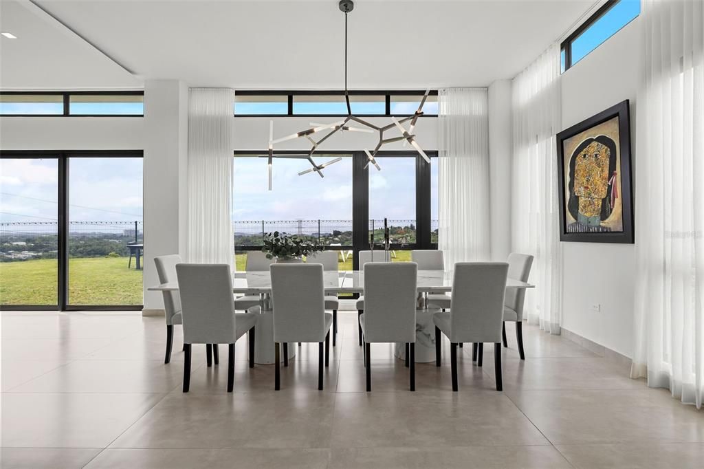 Под контрактом: $2,000,000 (4 спален, 3 ванн, 4500 Квадратных фут)