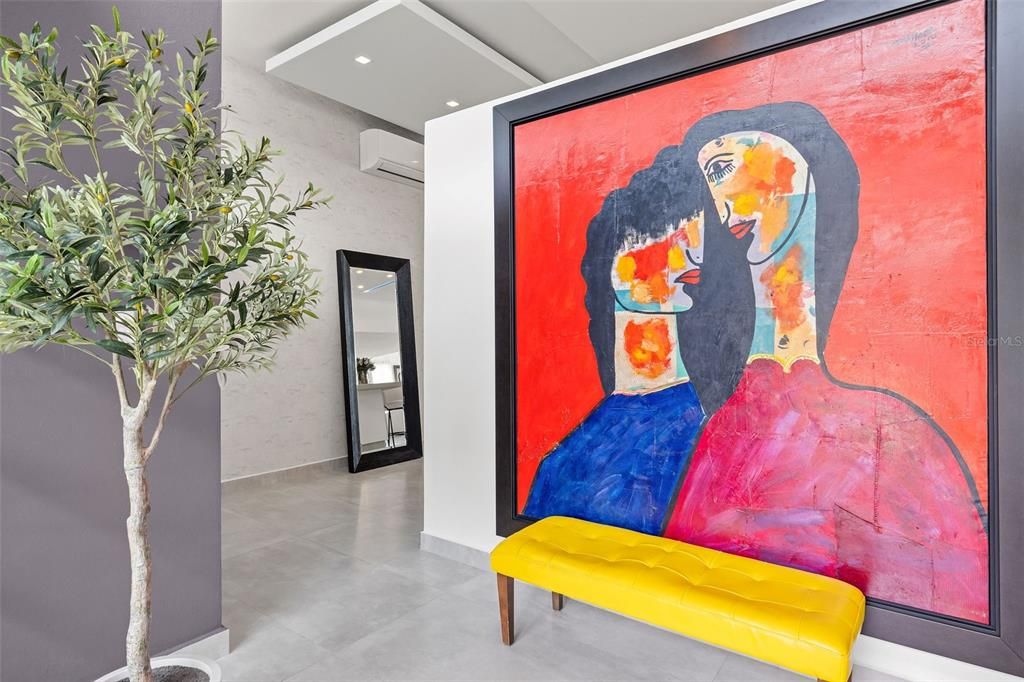 Под контрактом: $2,000,000 (4 спален, 3 ванн, 4500 Квадратных фут)