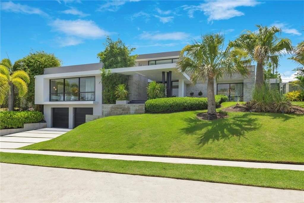 Recently Sold: $3,500,000 (4 beds, 4 baths, 4489 Square Feet)