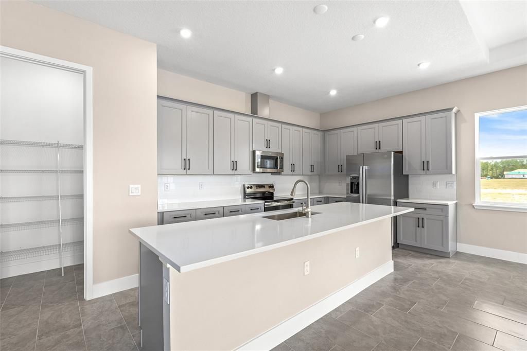 For Sale: $554,900 (5 beds, 3 baths, 2980 Square Feet)