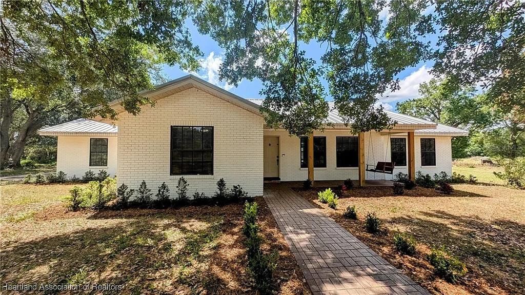 Recently Sold: $475,000 (3 beds, 2 baths, 1628 Square Feet)