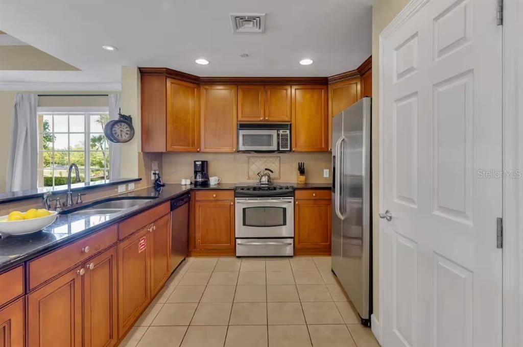 待售: $370,000 (3 贝兹, 3 浴室, 1686 平方英尺)