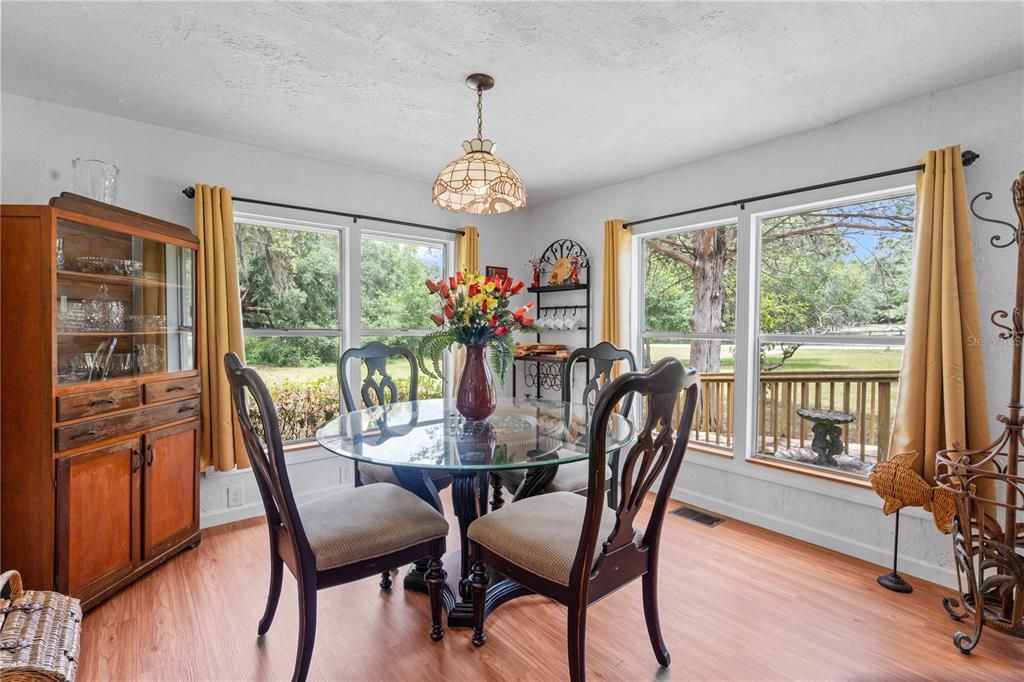 For Sale: $239,000 (2 beds, 1 baths, 960 Square Feet)