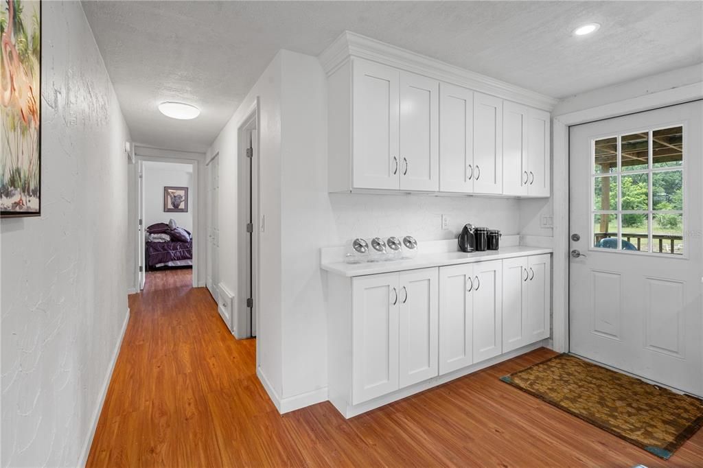 For Sale: $239,000 (2 beds, 1 baths, 960 Square Feet)