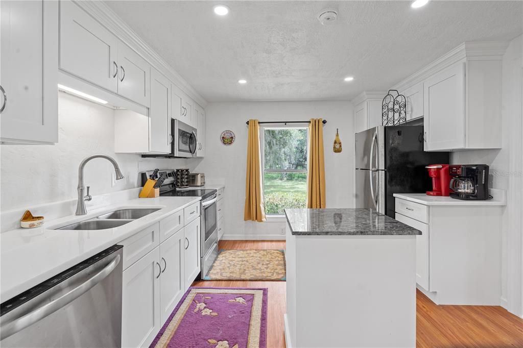 For Sale: $239,000 (2 beds, 1 baths, 960 Square Feet)