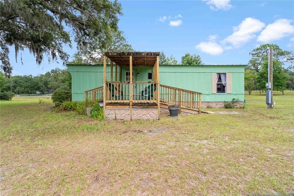 For Sale: $239,000 (2 beds, 1 baths, 960 Square Feet)