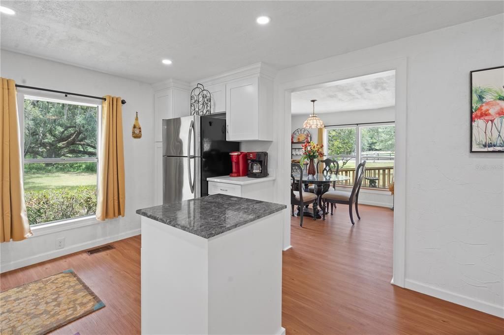 For Sale: $239,000 (2 beds, 1 baths, 960 Square Feet)