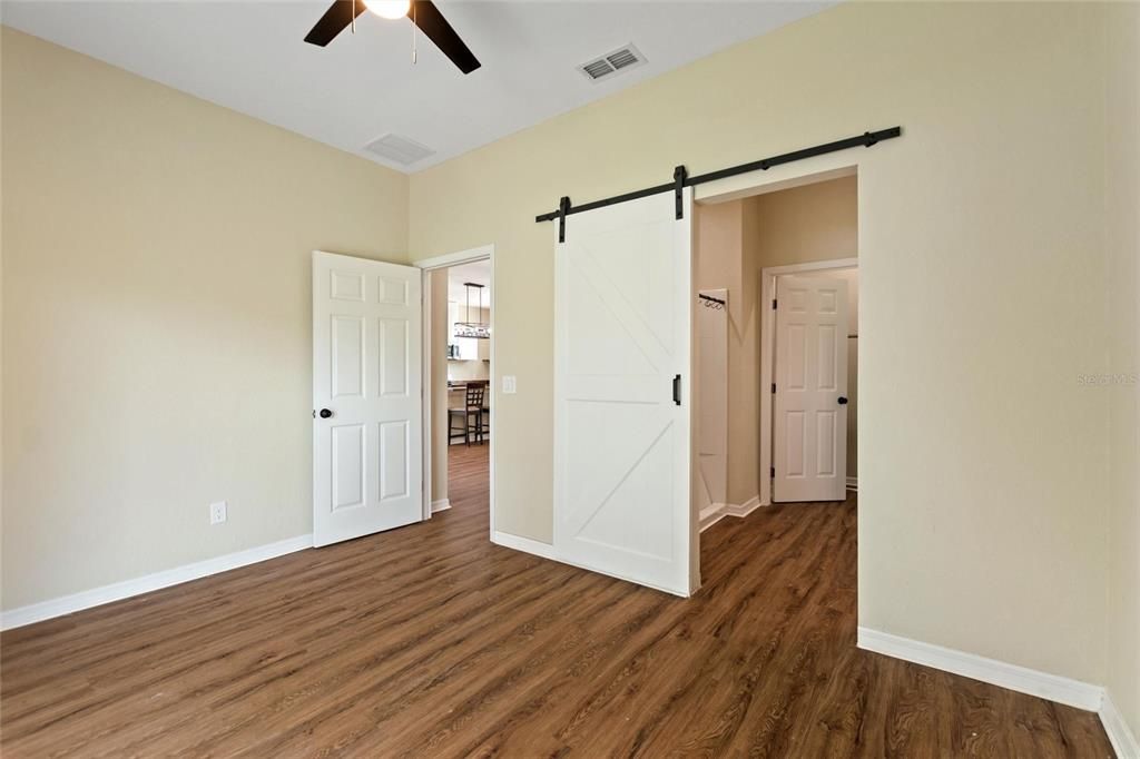 待售: $397,000 (2 贝兹, 2 浴室, 1227 平方英尺)