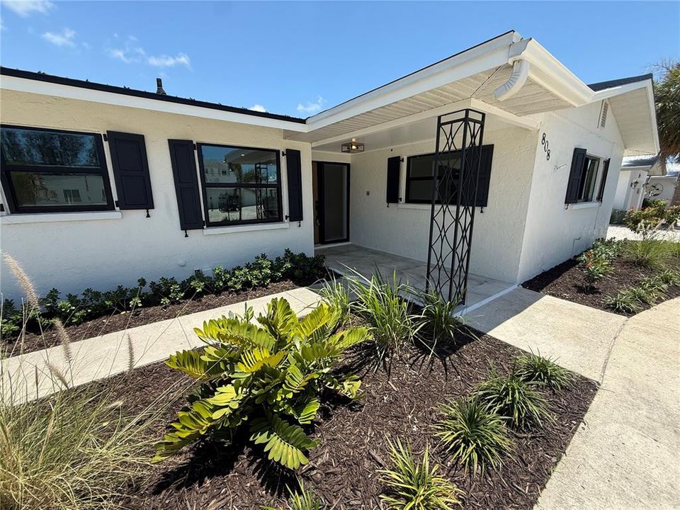 合同活跃: $699,900 (3 贝兹, 3 浴室, 1824 平方英尺)