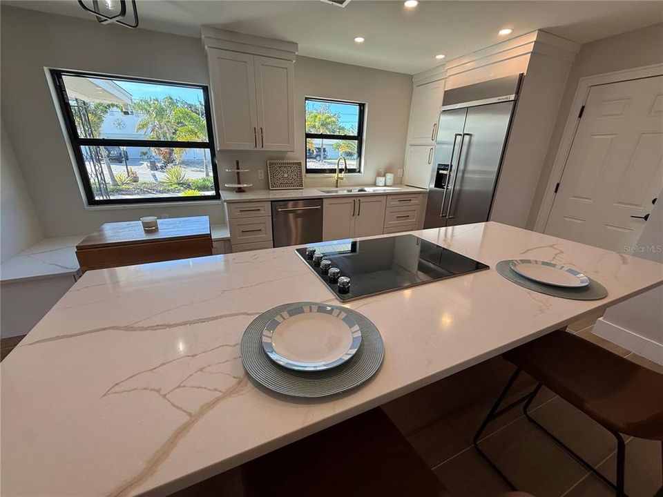 合同活跃: $699,900 (3 贝兹, 3 浴室, 1824 平方英尺)